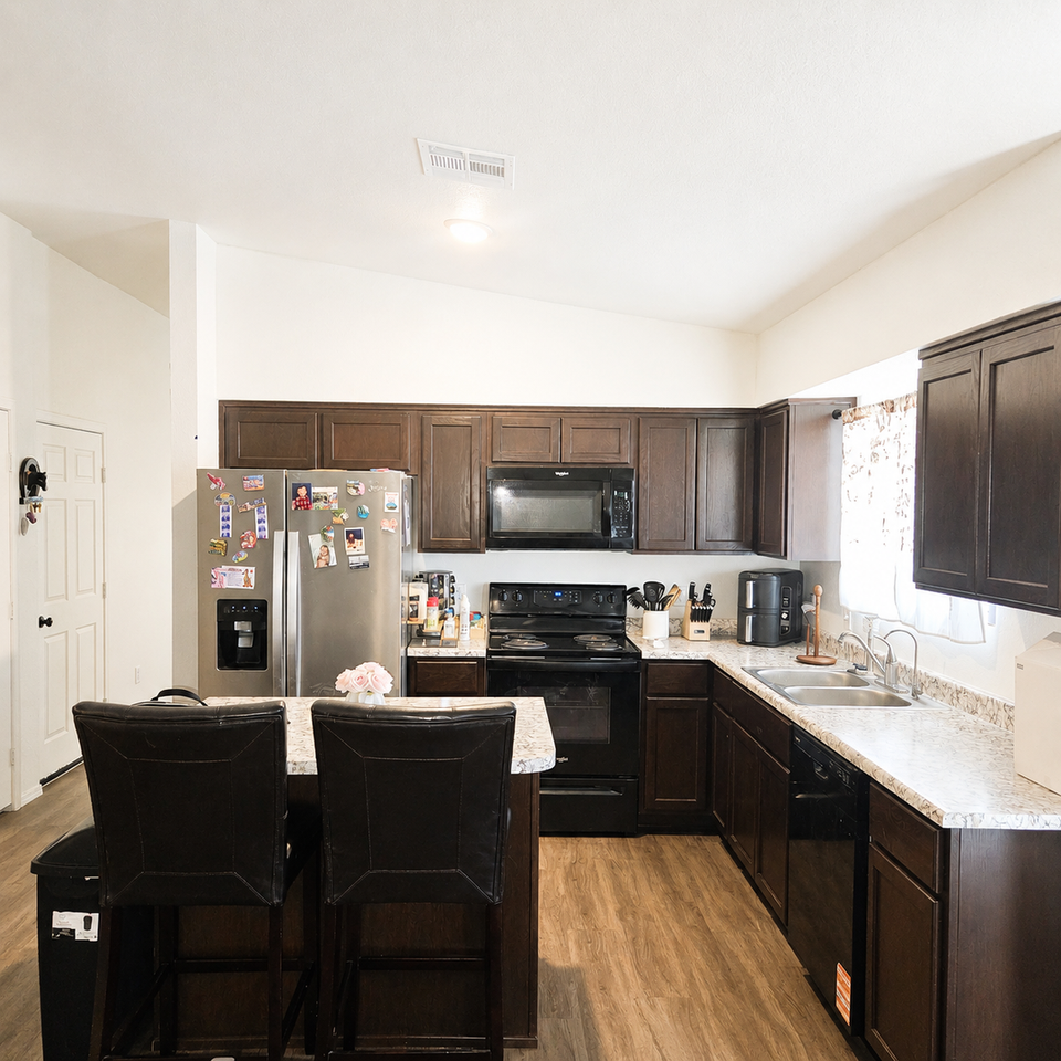 4710 S Cedar Ave - Photo 3 of 23