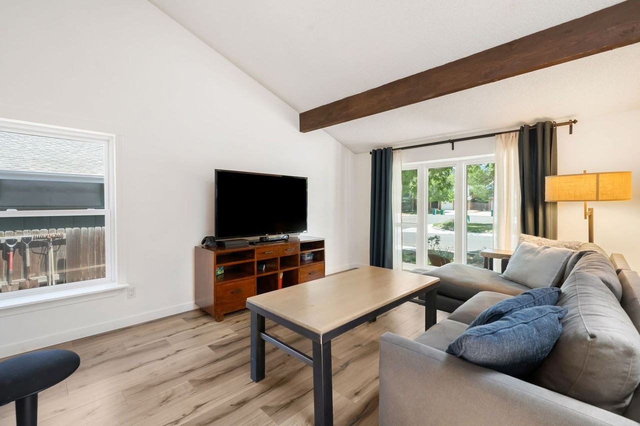 10217 Julian St - Photo 3 of 46