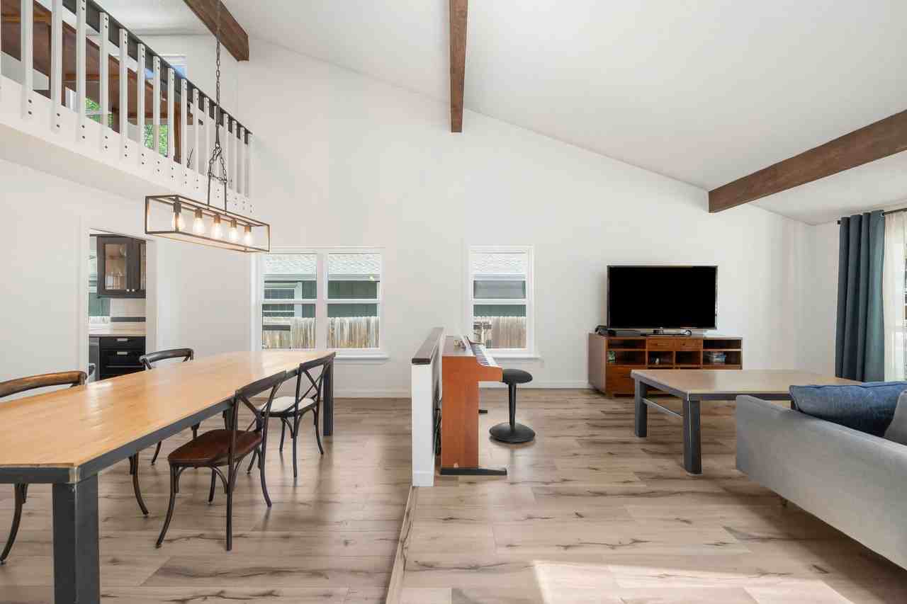 10217 Julian St - Photo 5 of 46