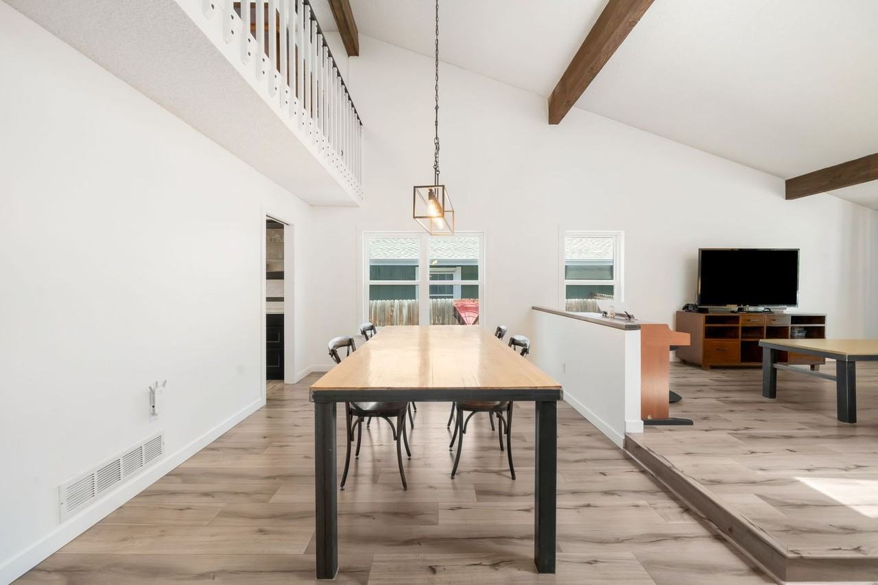 10217 Julian St - Photo 6 of 46