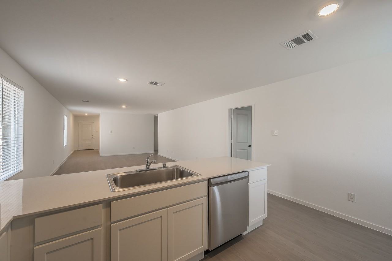2105 Jesse James Ln - Photo 4 of 28