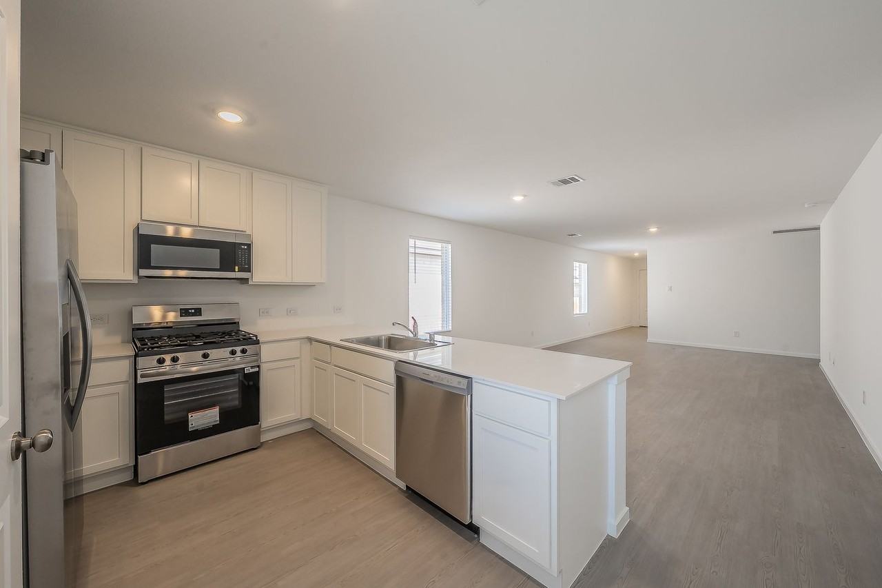 2105 Jesse James Ln - Photo 5 of 28