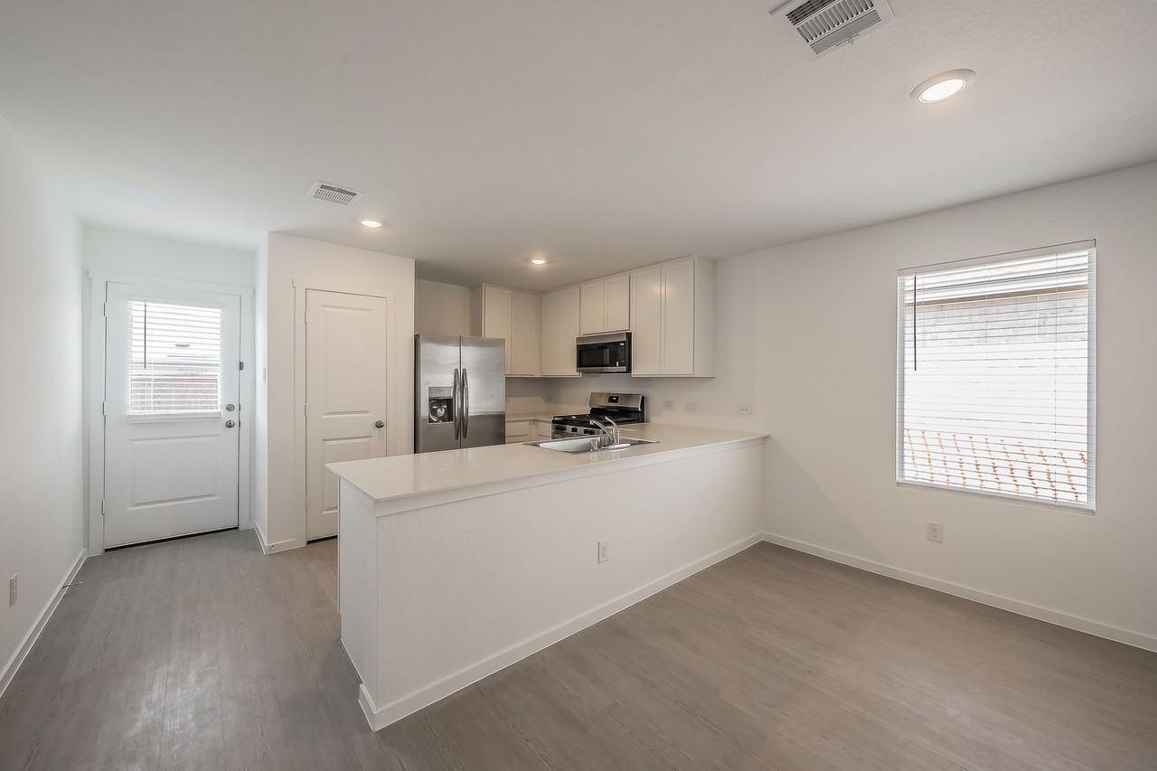 2105 Jesse James Ln - Photo 6 of 28