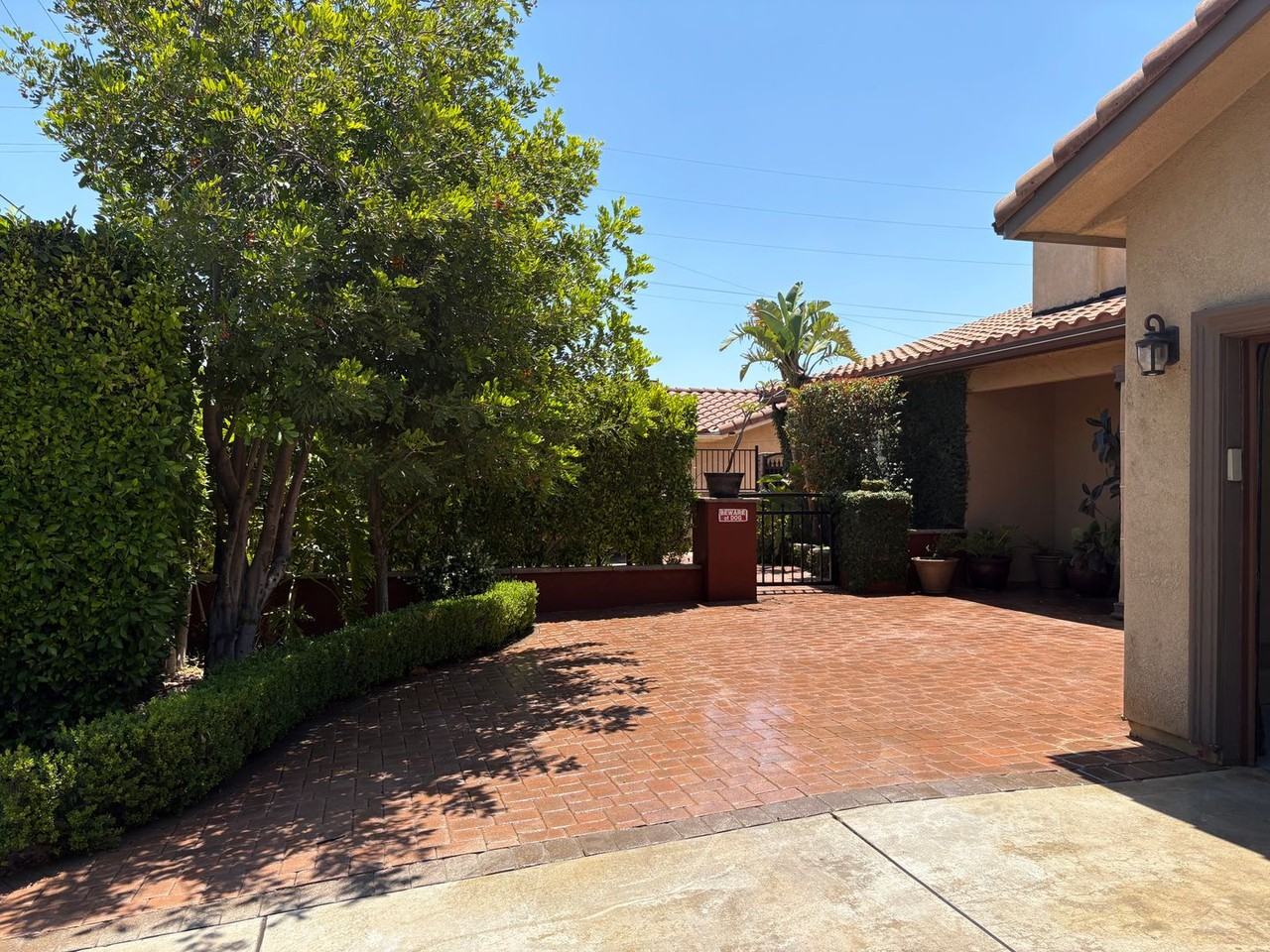 12859 Fenton Ave - Photo 4 of 50