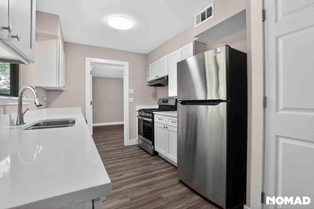 1623 Harness Ln - Photo 2 of 34