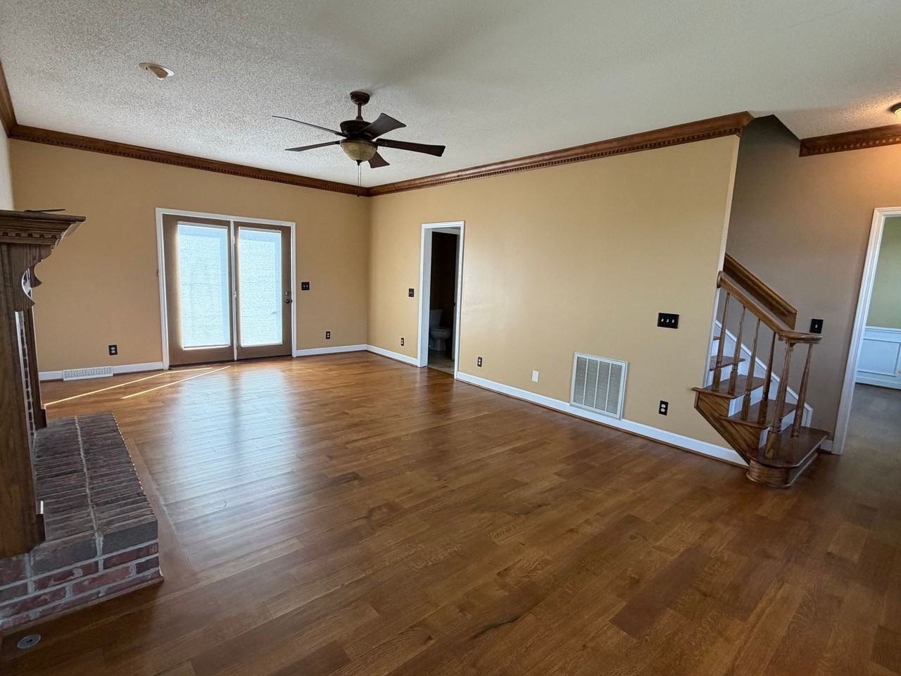 2076 Howlong Ave - Photo 3 of 50