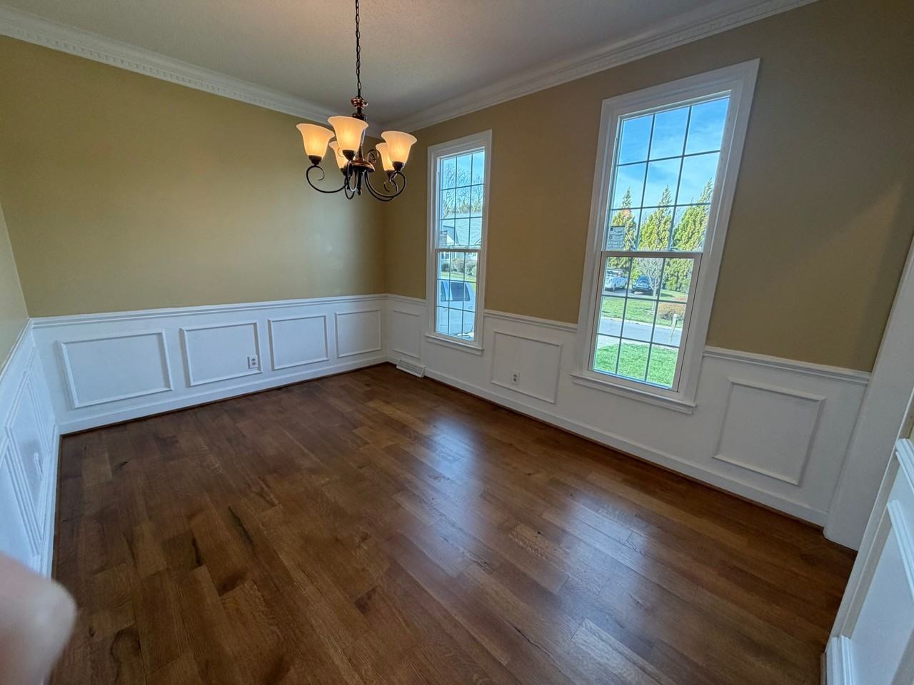 2076 Howlong Ave - Photo 5 of 50