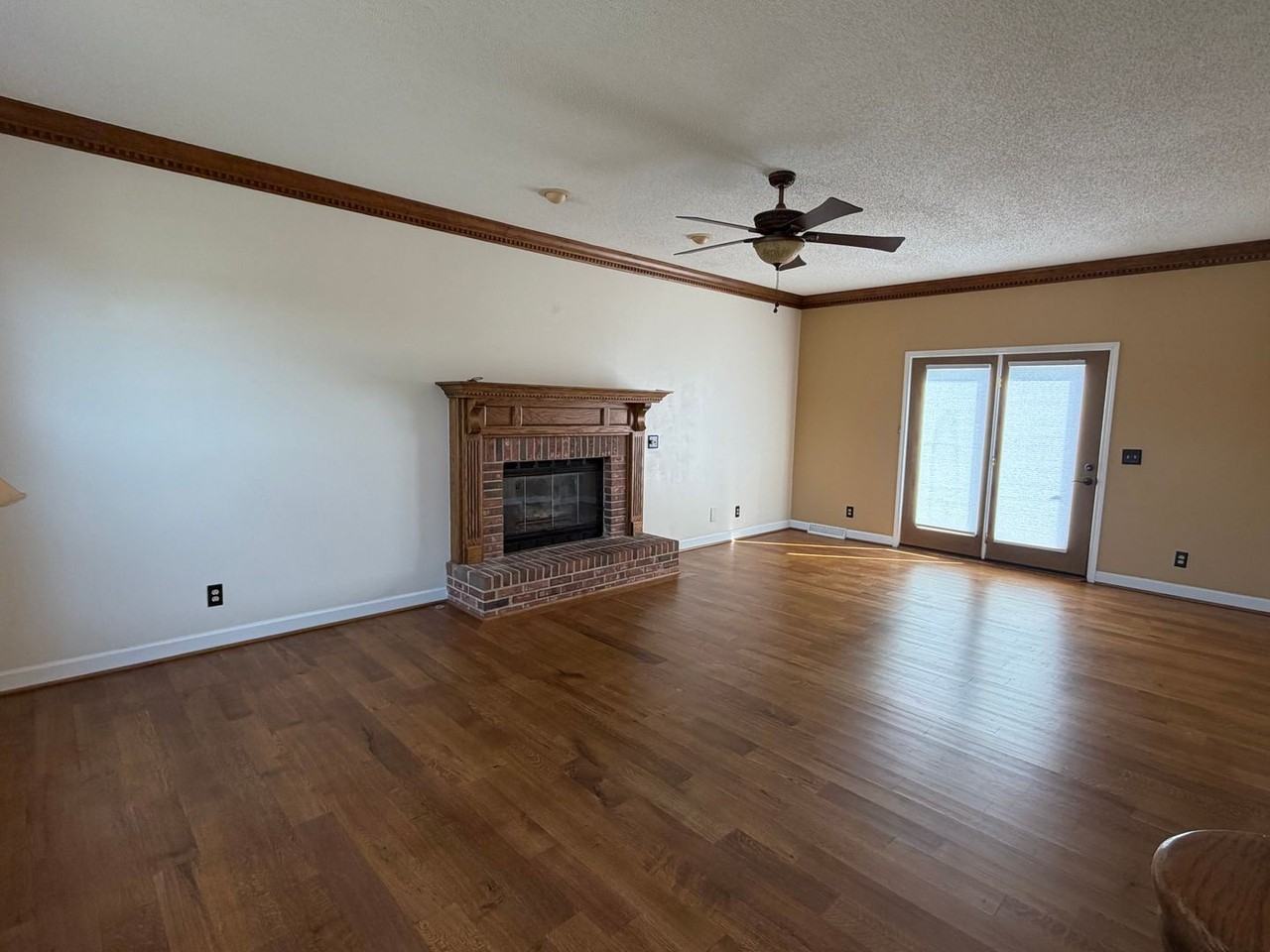 2076 Howlong Ave - Photo 6 of 50