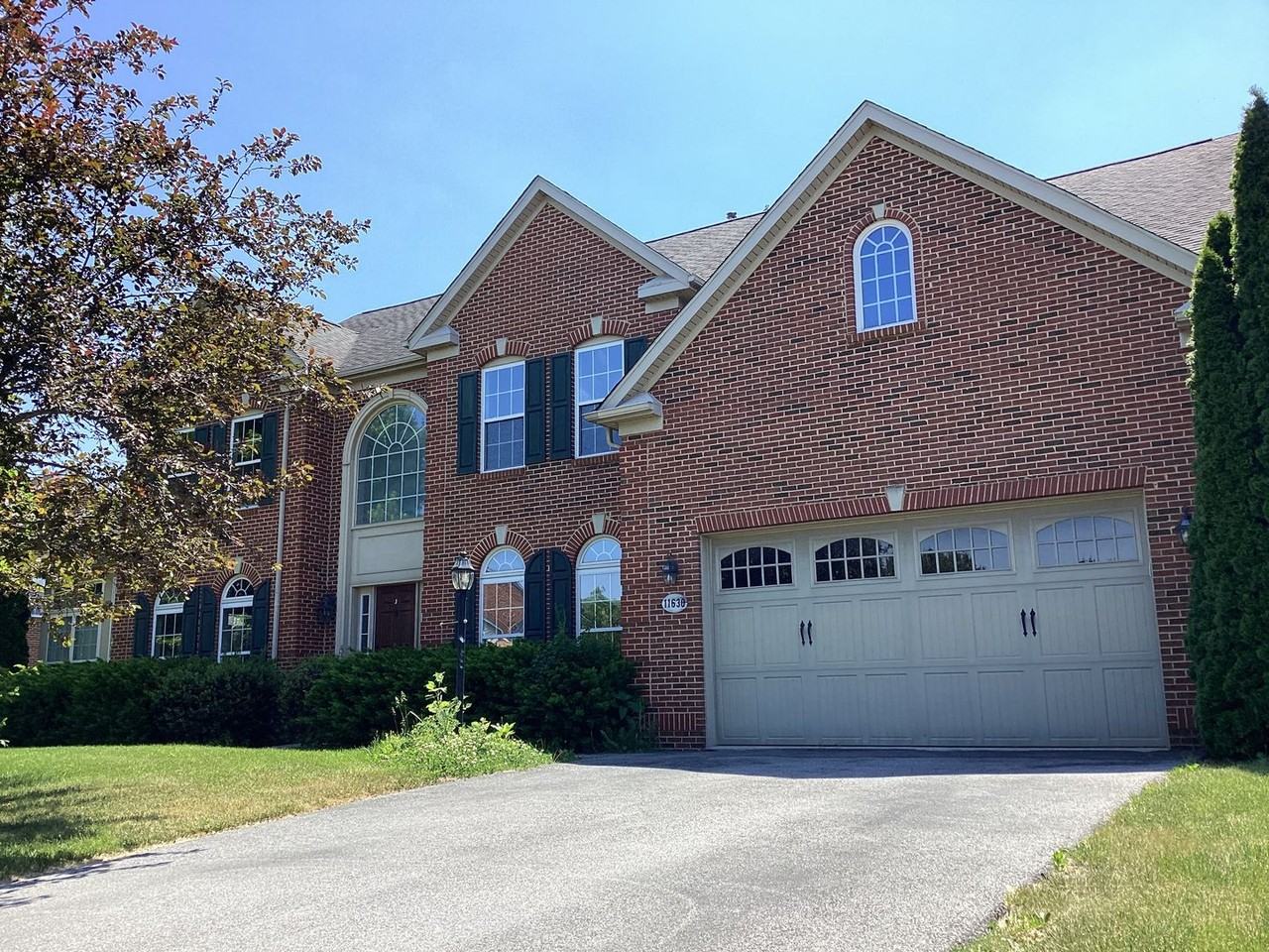 11630 Blue Mountain Dr - Photo 2 of 45