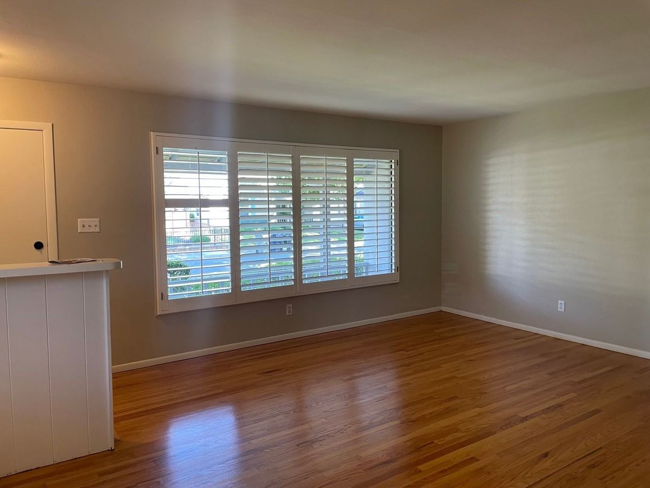 73 49th St - Photo 3 of 26