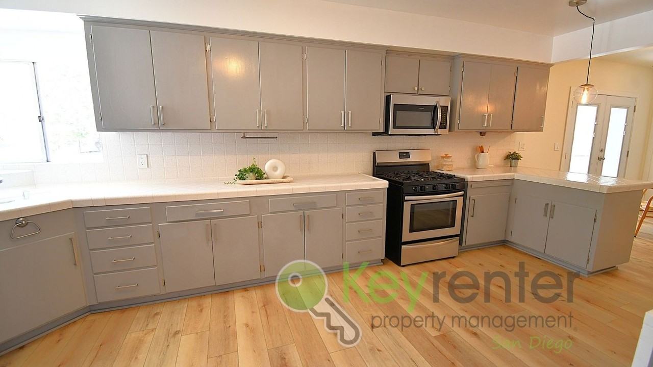 3476 Reynard Way - Photo 3 of 31