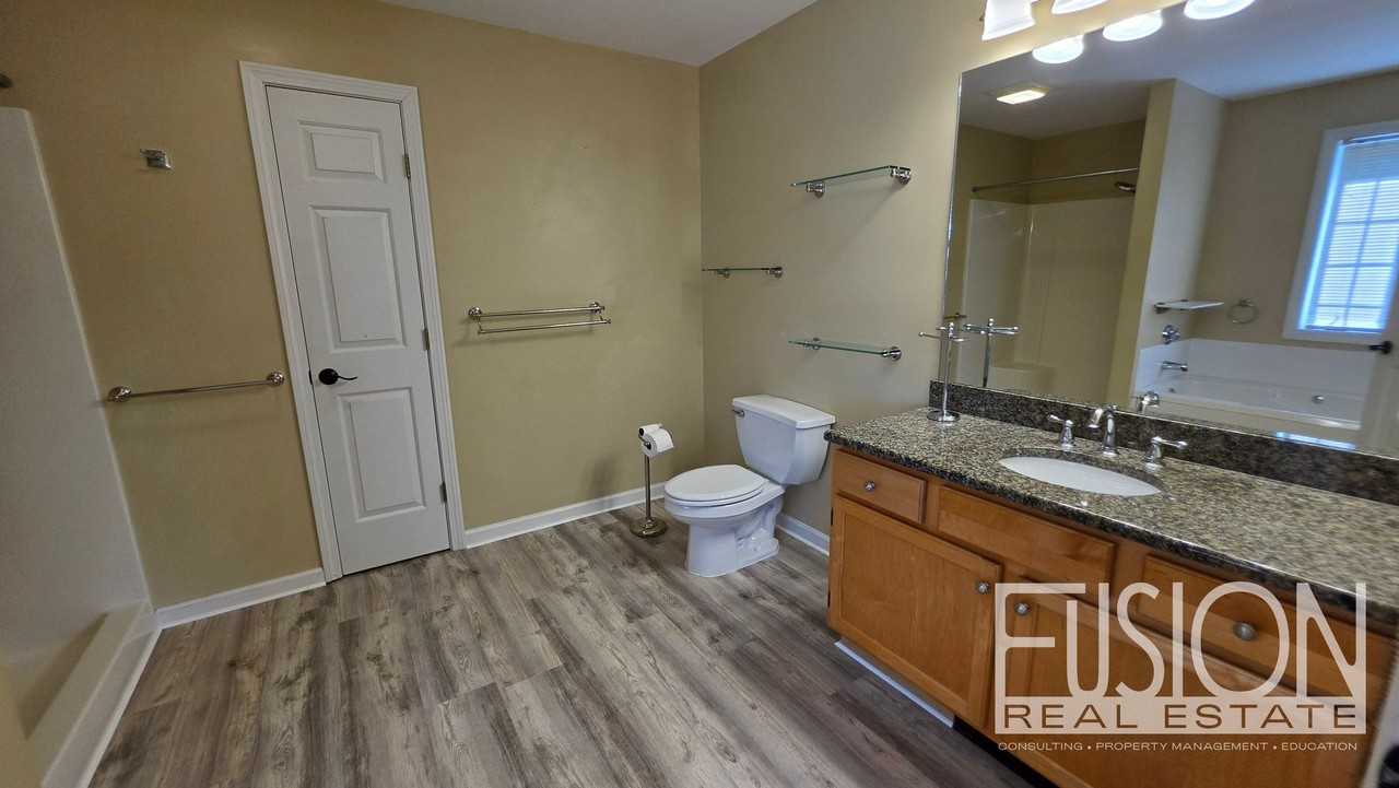 93 Floral St - Photo 3 of 47