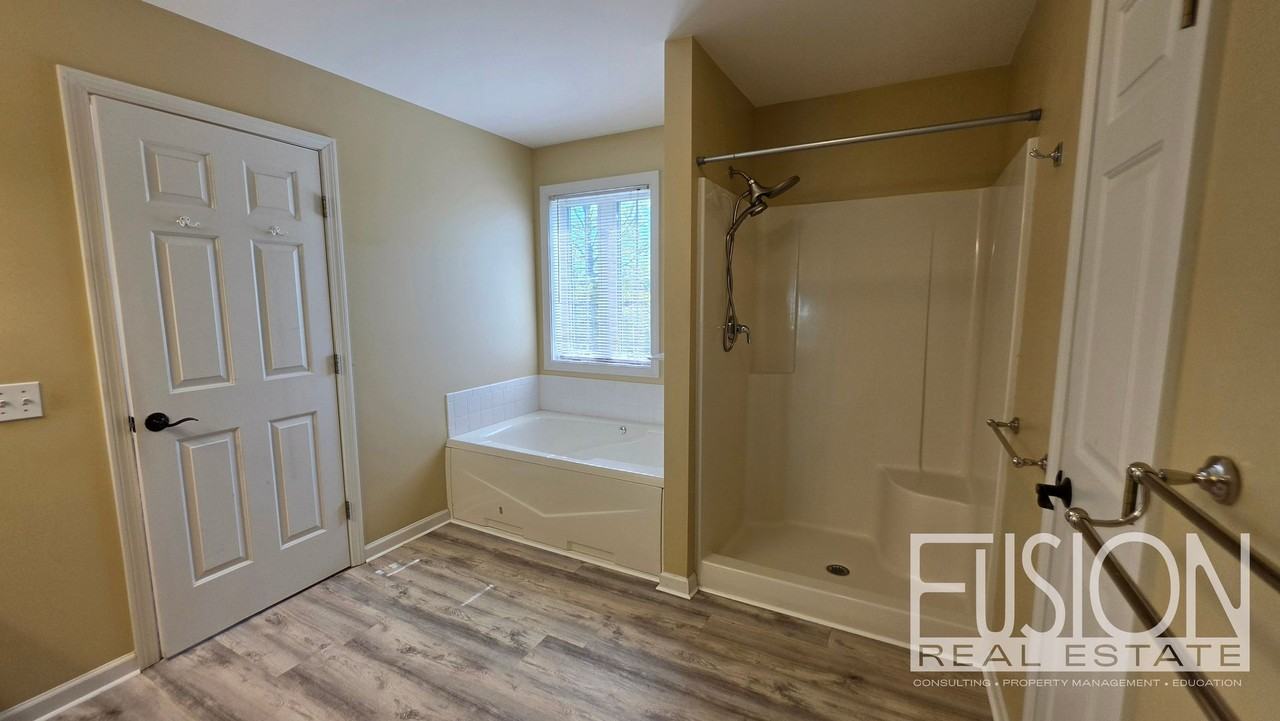 93 Floral St - Photo 4 of 47