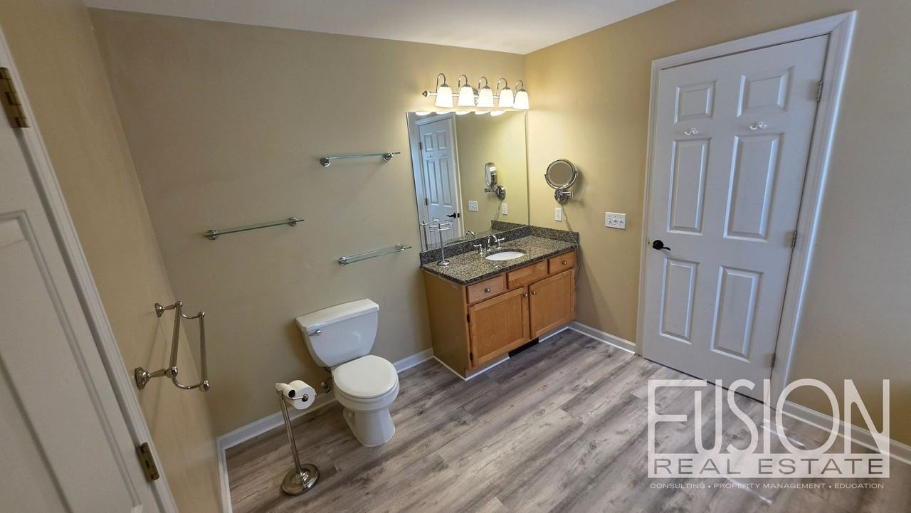 93 Floral St - Photo 5 of 47