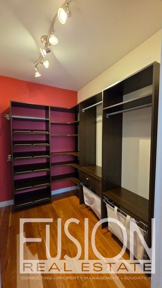 93 Floral St - Photo 7 of 47