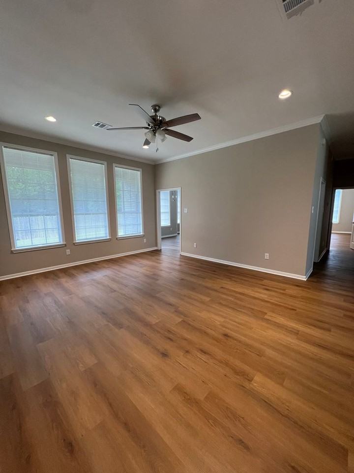 109 E Chapman Rd - Photo 2 of 19