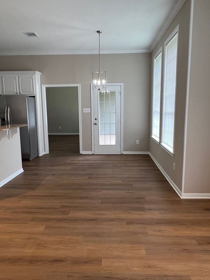 109 E Chapman Rd - Photo 6 of 19