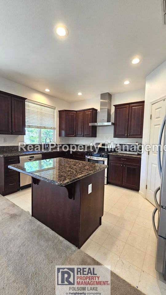 9555 Harvest Gold Ct - Photo 3 of 14