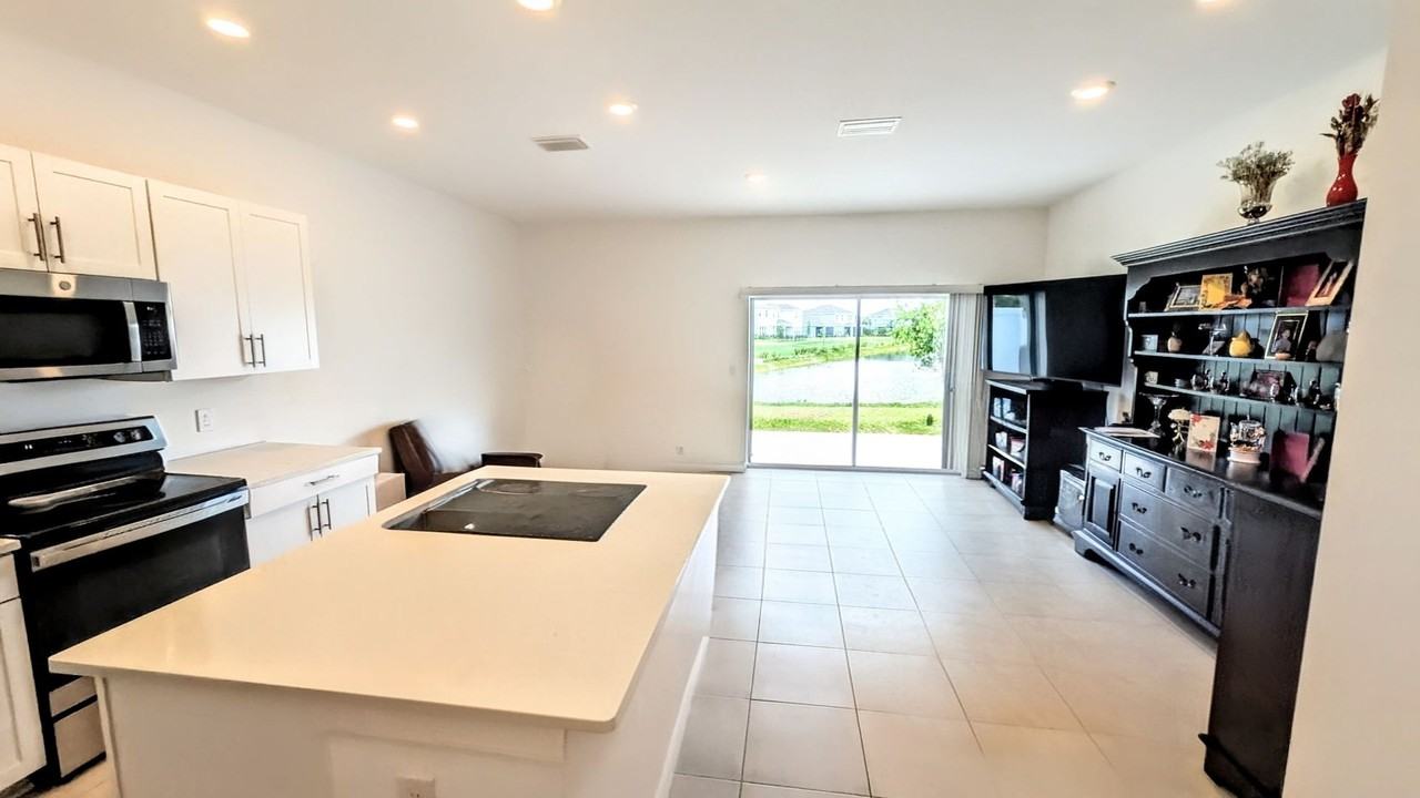 5686 Archipelago St - Photo 3 of 37