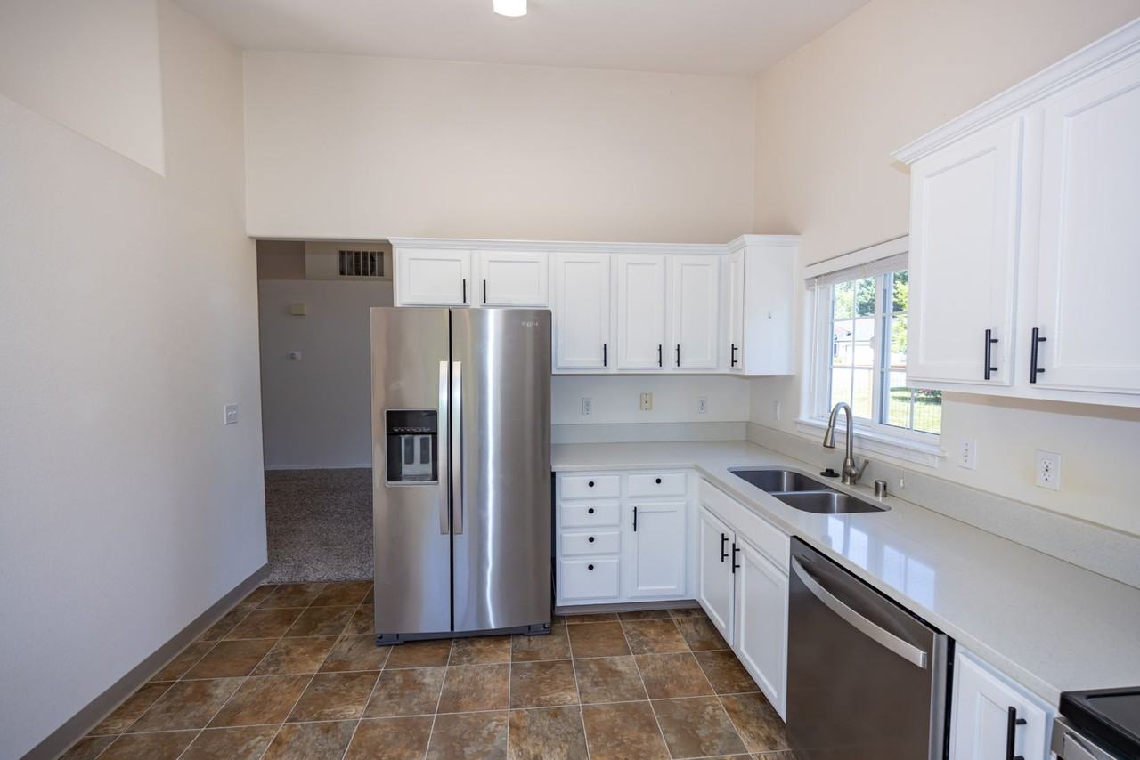 4694 Rolling Meadows Dr - Photo 5 of 20