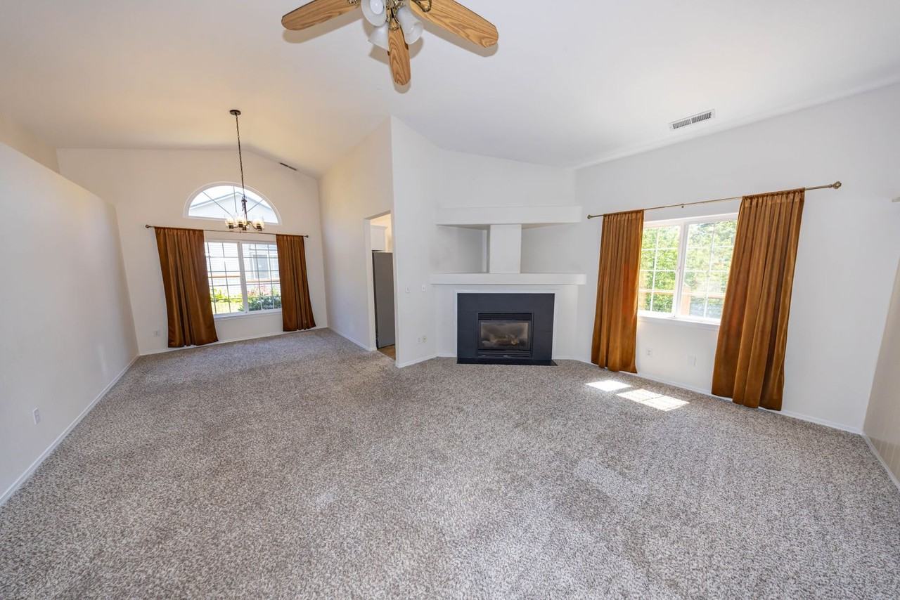 4694 Rolling Meadows Dr - Photo 6 of 20