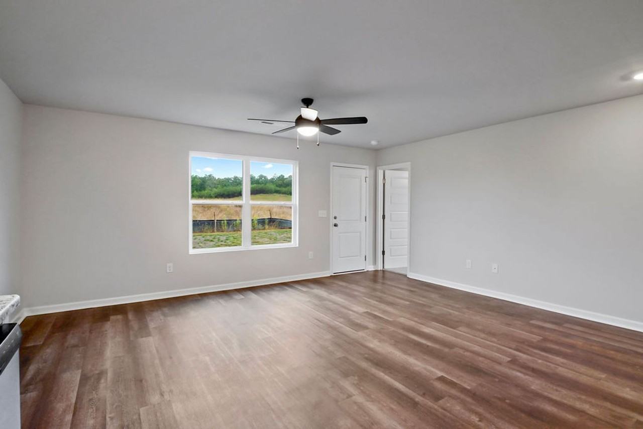 821 Ashford Dr - Photo 5 of 16