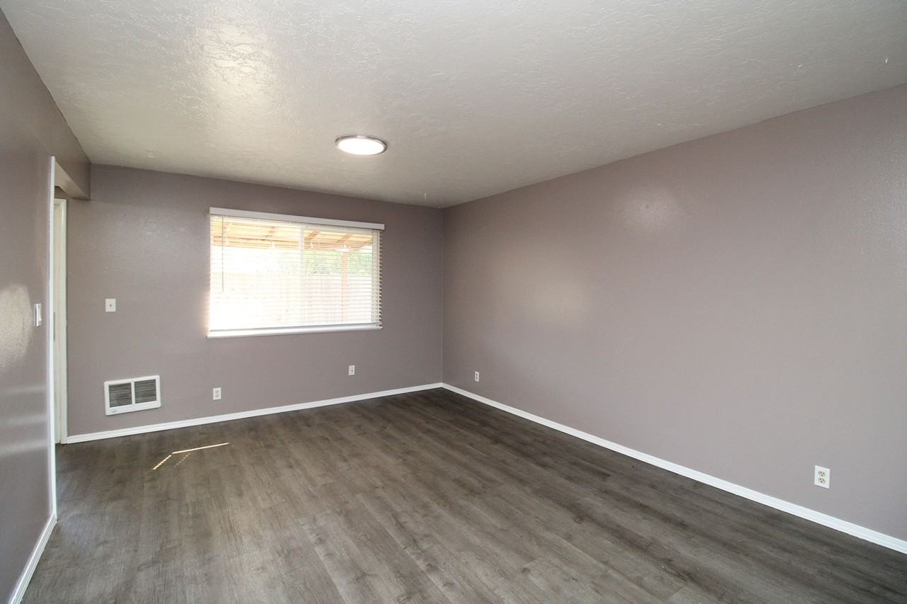1120 Se Baseline St #1-4 - Photo 3 of 23