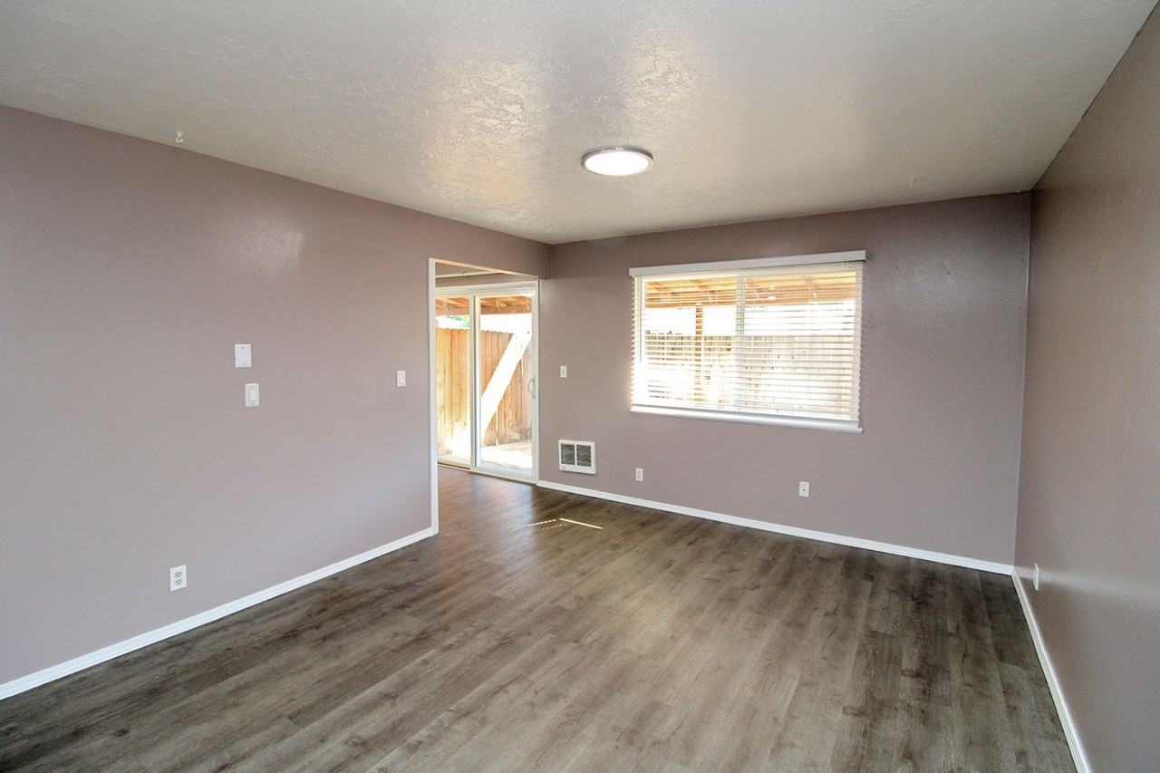 1120 Se Baseline St #1-4 - Photo 4 of 23