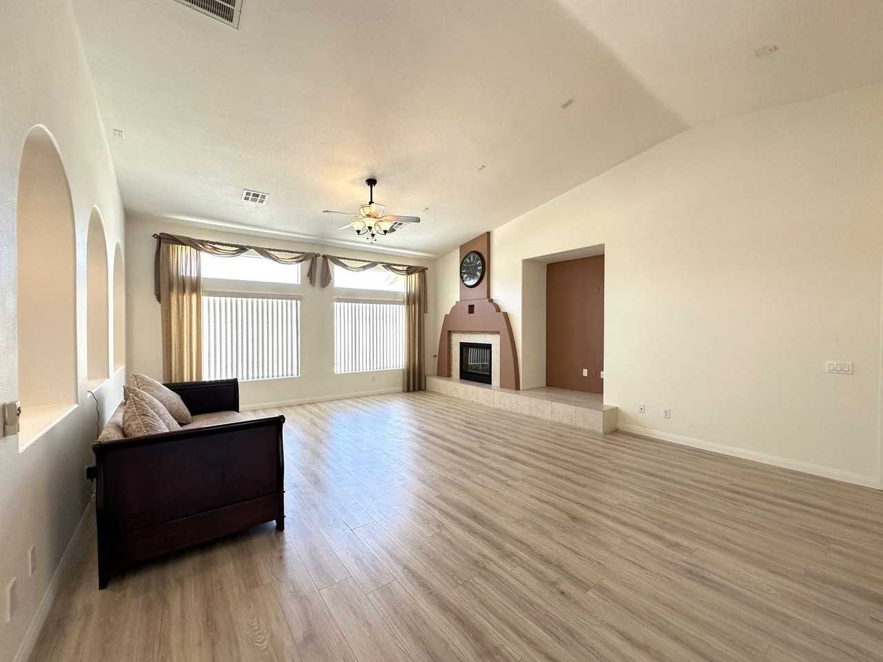 8228 Weeping Springs Ave - Photo 5 of 29
