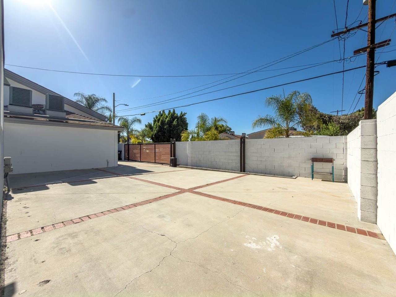 12406 Cantara St - Photo 3 of 20