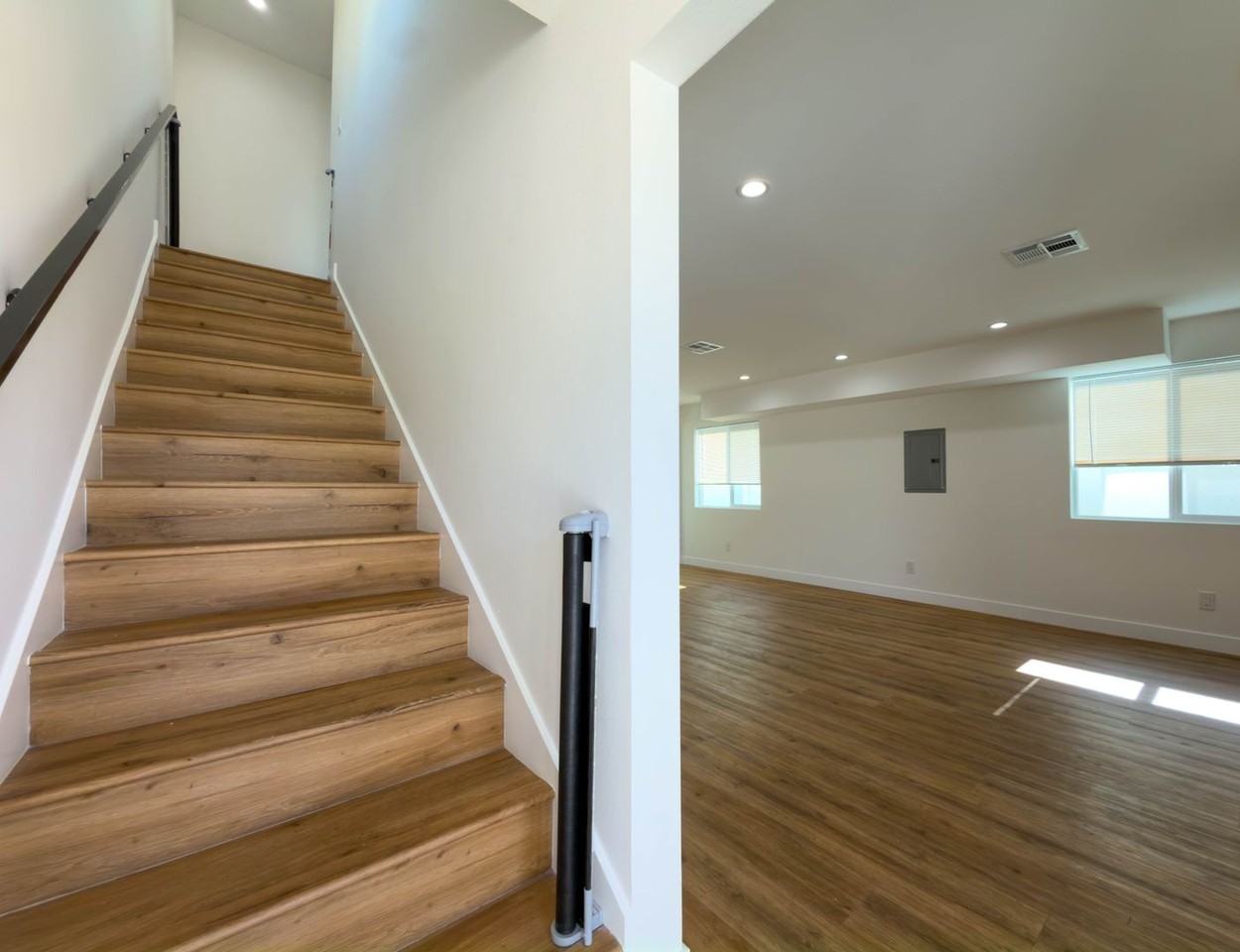 12406 Cantara St - Photo 4 of 20