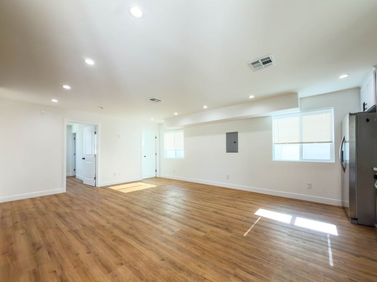 12406 Cantara St - Photo 5 of 20
