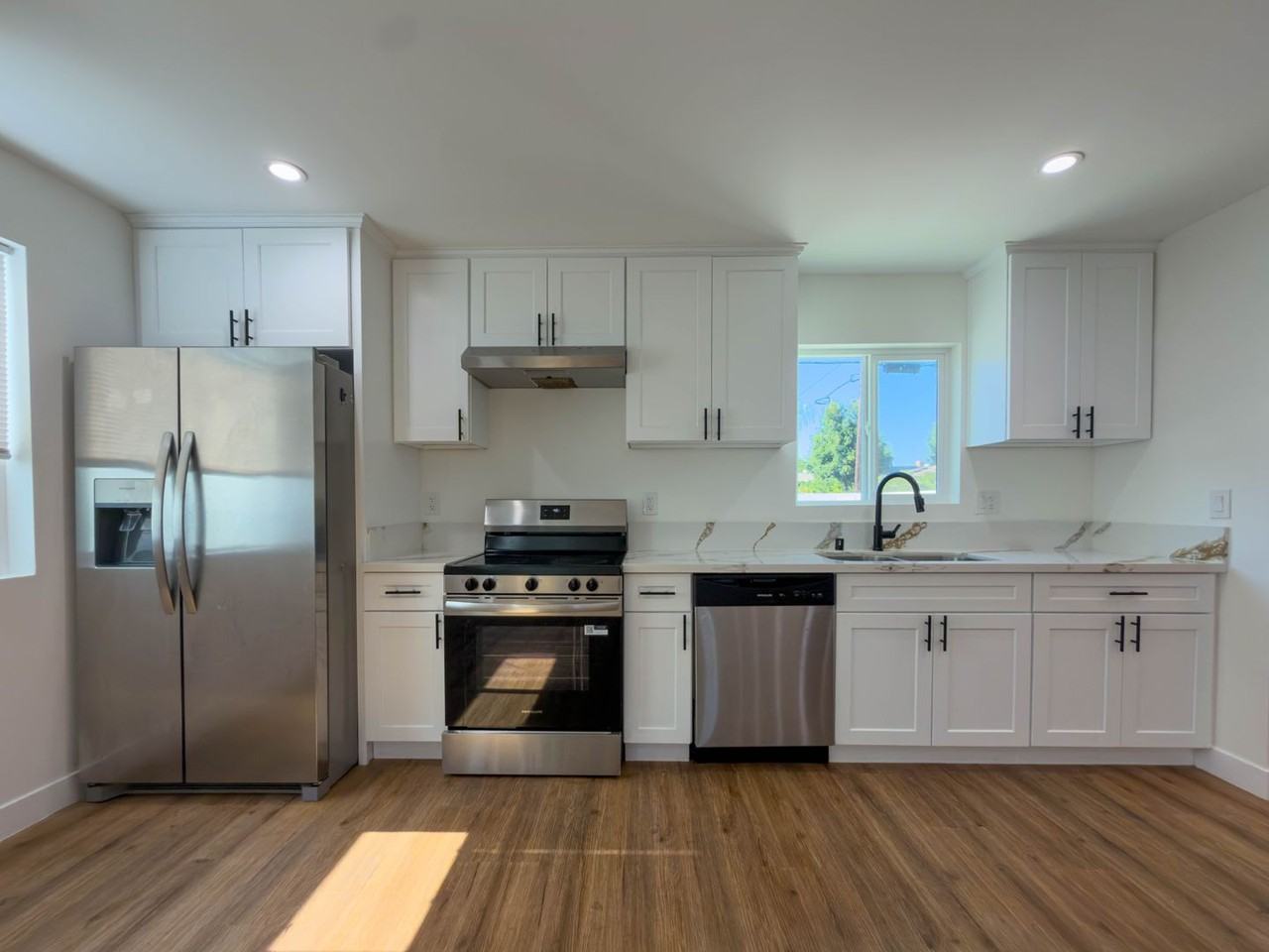 12406 Cantara St - Photo 6 of 20