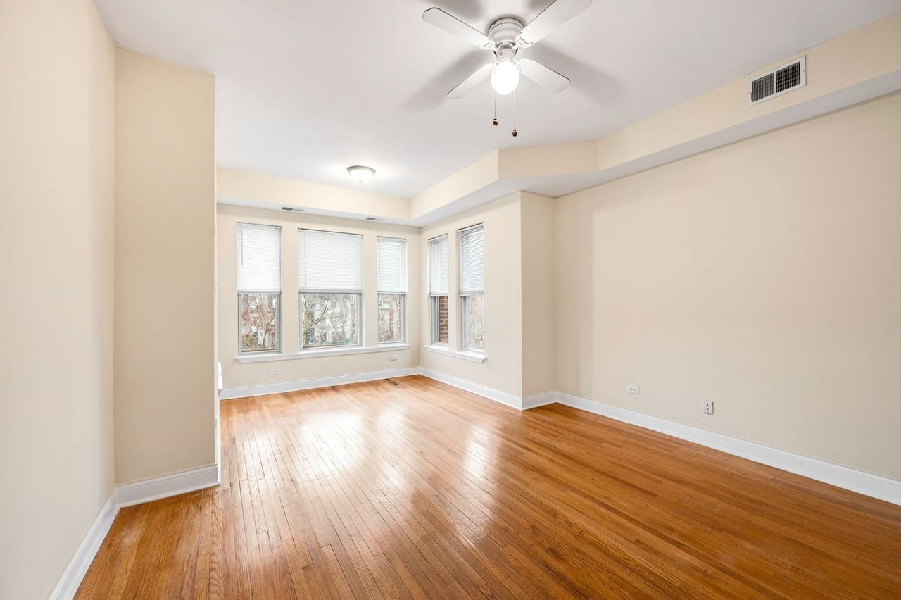 4934 S King Dr #2 - Photo 3 of 16