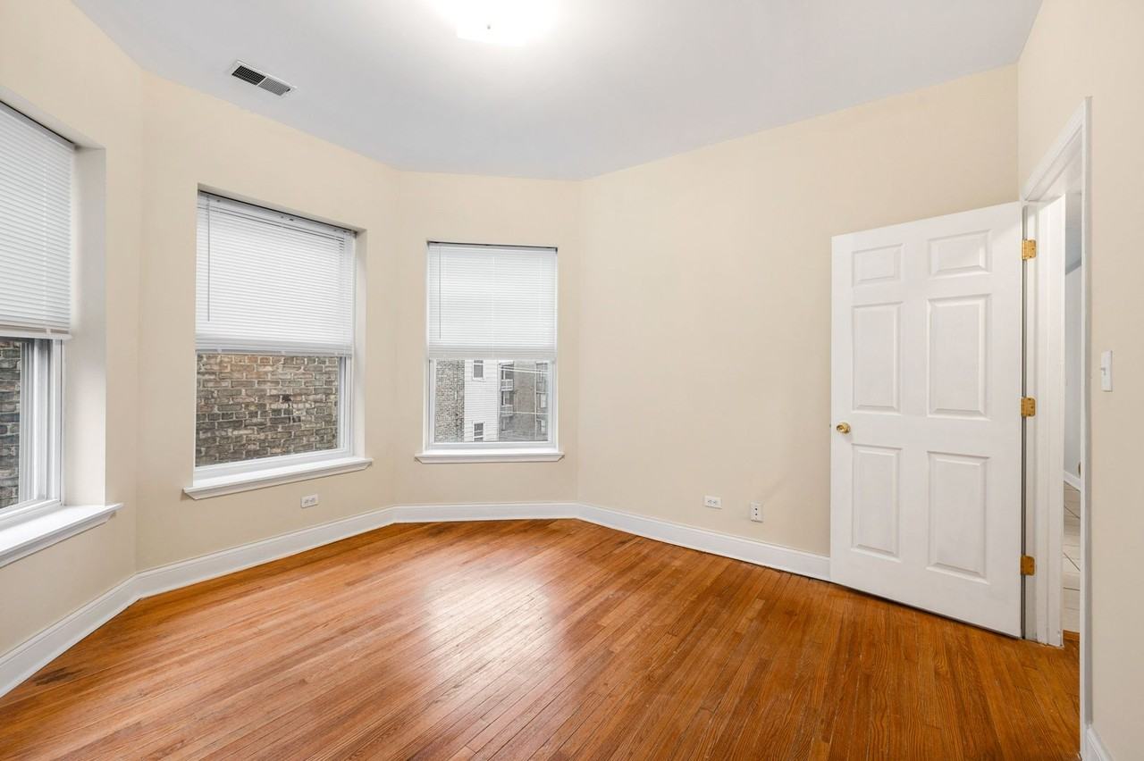 4934 S King Dr #2 - Photo 6 of 16