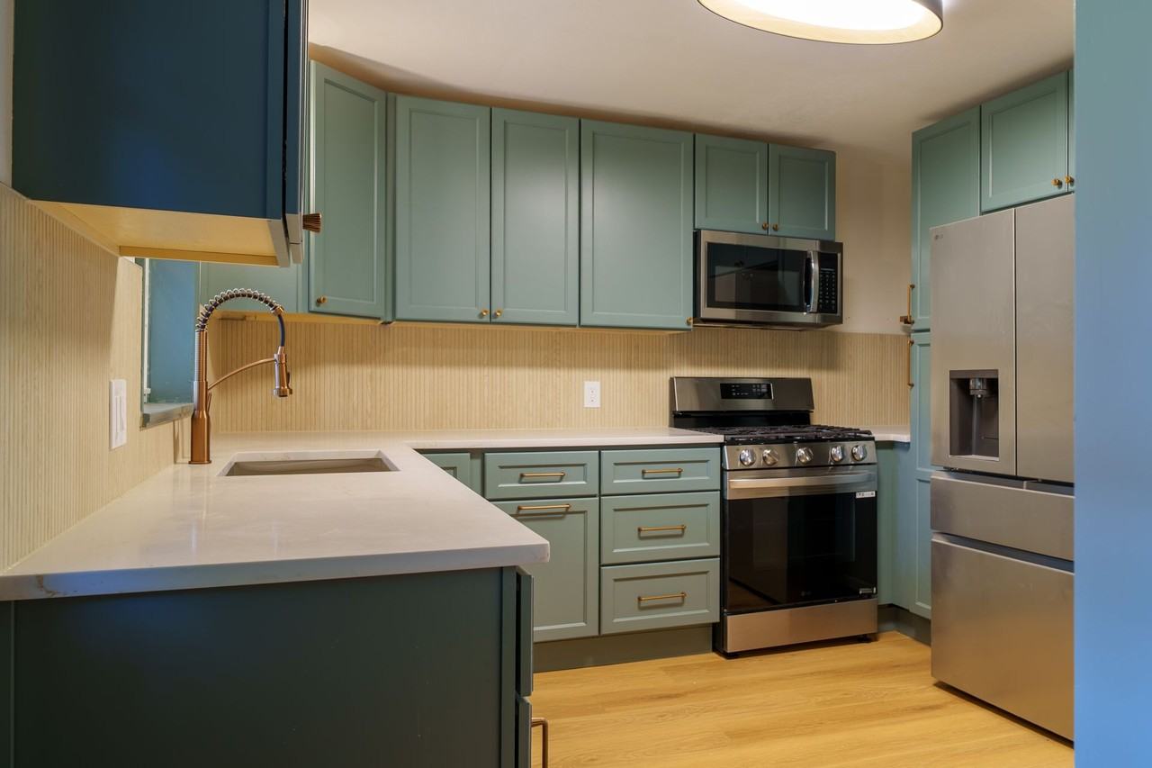 3157 Shadeland Ave - Photo 7 of 15