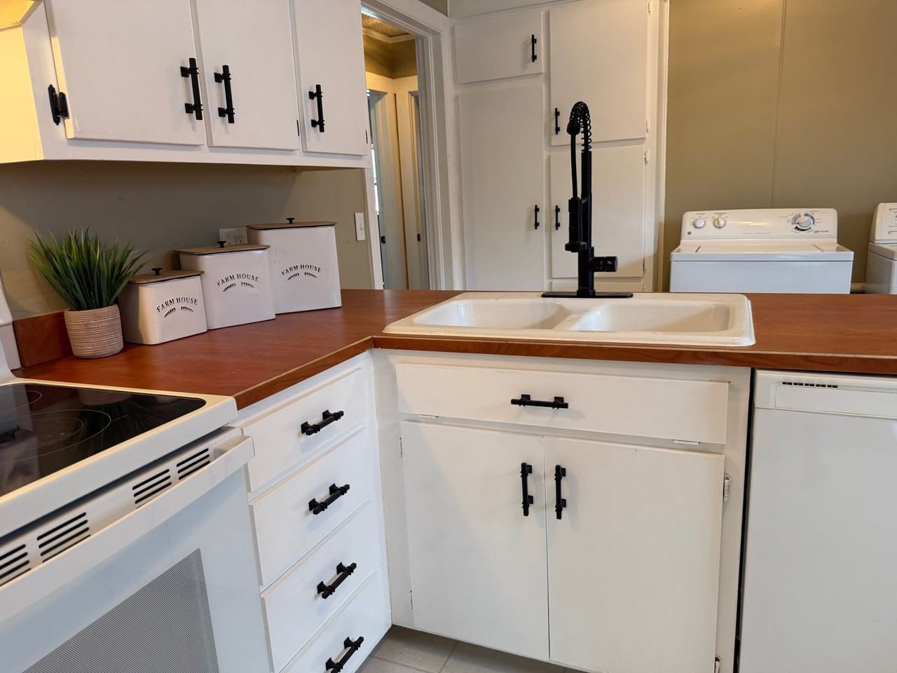 3715 Fountain Ter - Photo 3 of 11