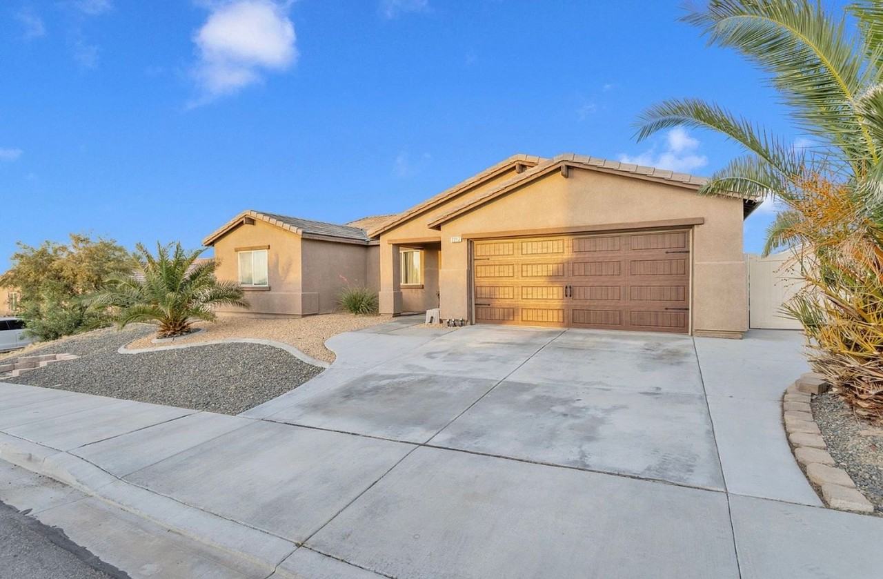 2212 Falcon Dr - Photo 2 of 16