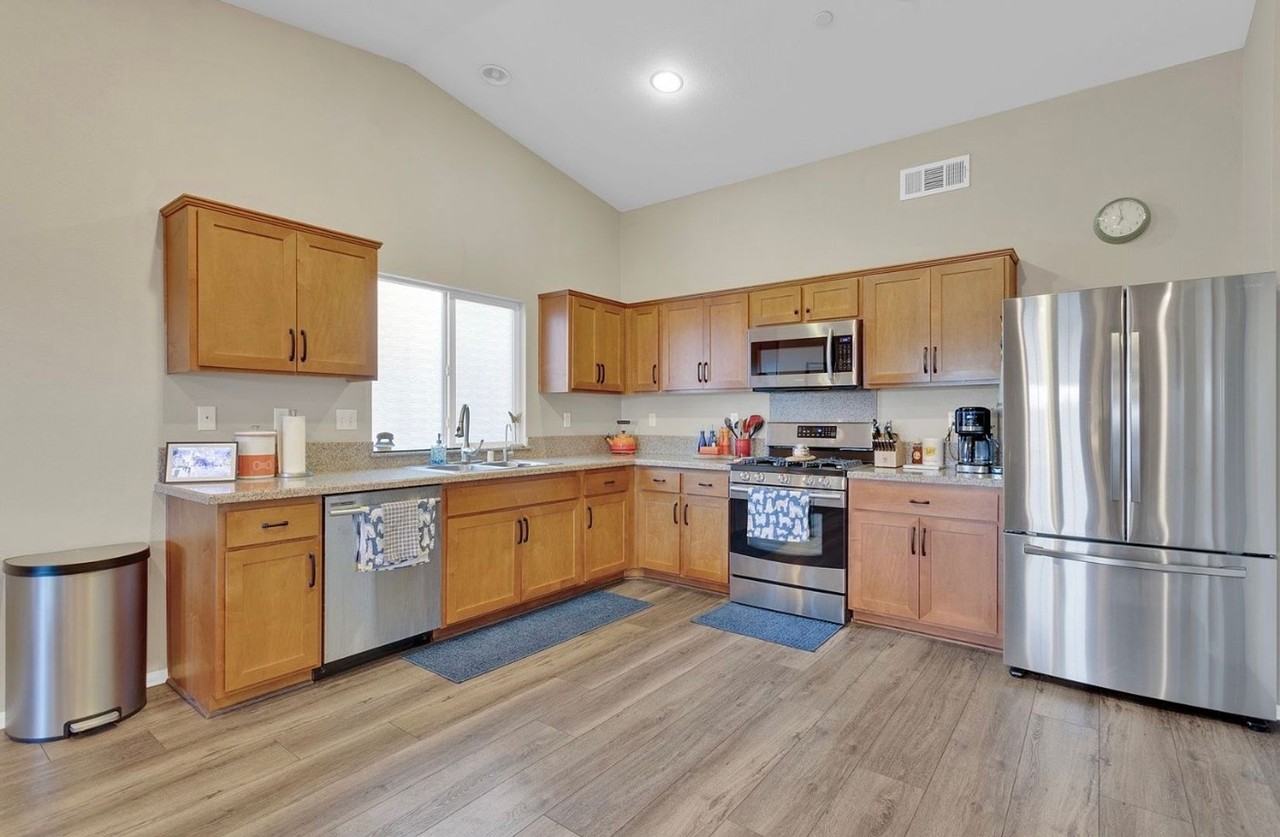 2212 Falcon Dr - Photo 4 of 16