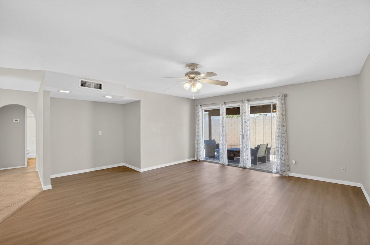 517 W Duke Dr - Photo 2 of 42