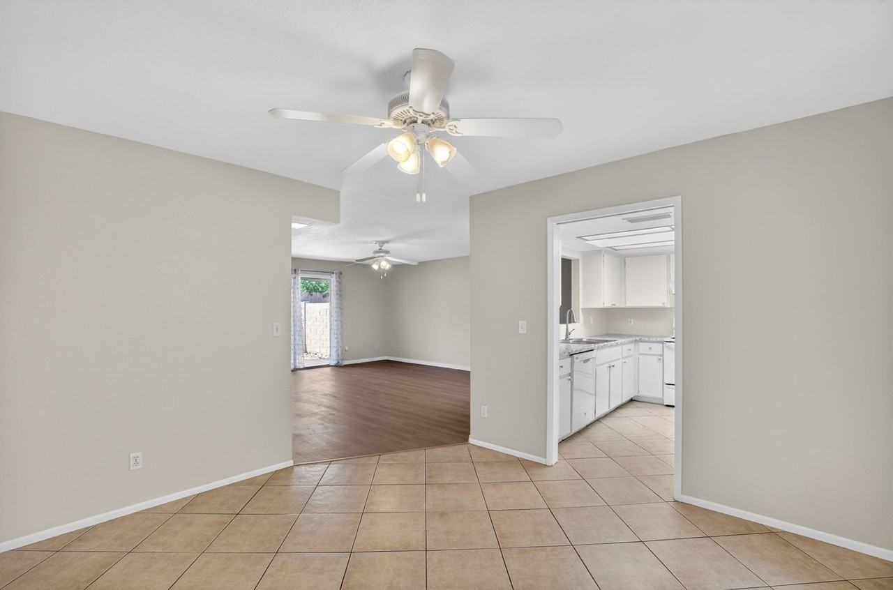 517 W Duke Dr - Photo 5 of 42