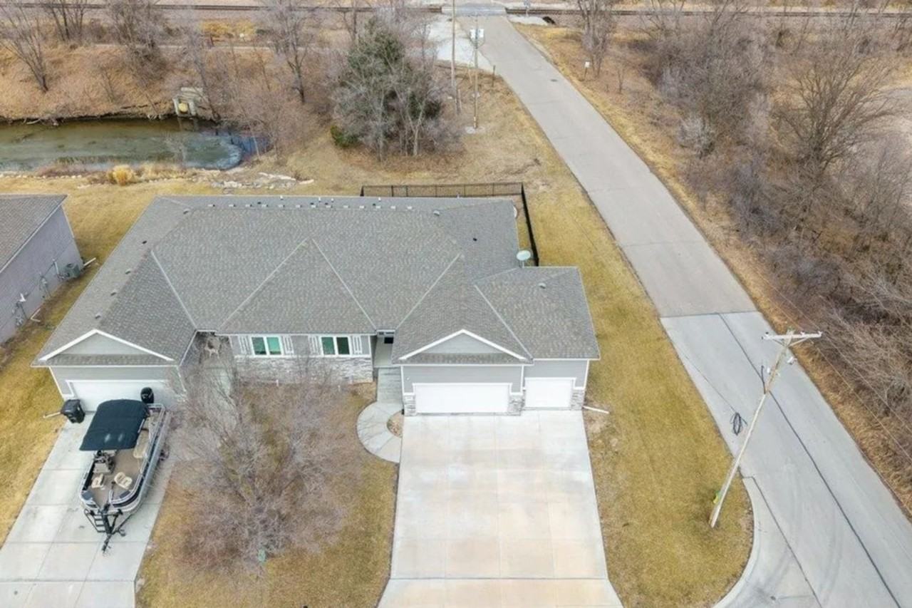 2602 Fountain Cir - Photo 3 of 40