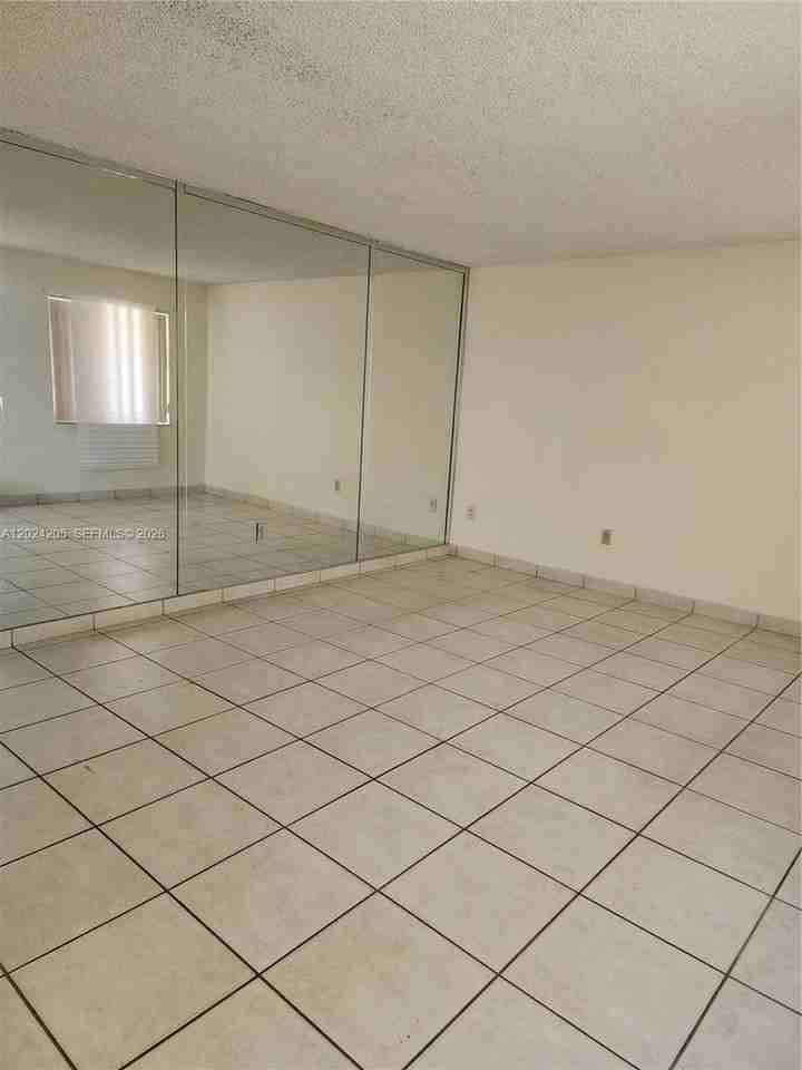 120 Sw 80th Ave - Photo 3 of 11