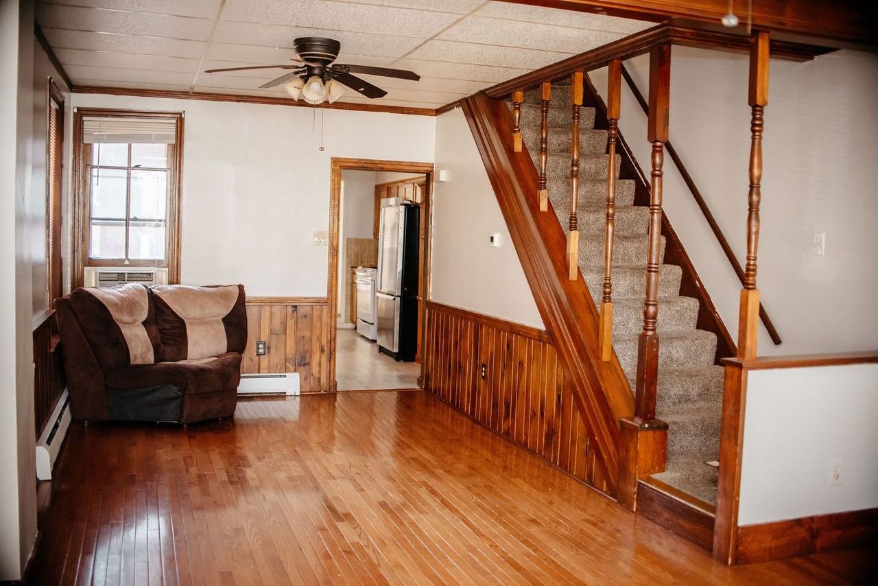 836 Houston St - Photo 4 of 27