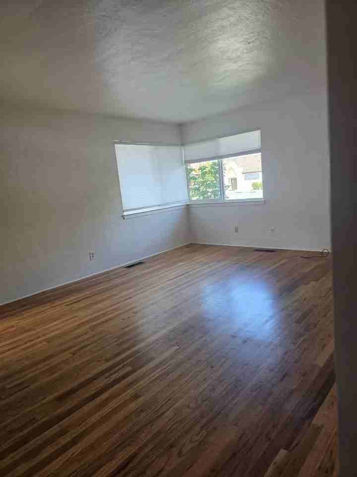 1227 S Arlington Ave - Photo 3 of 11