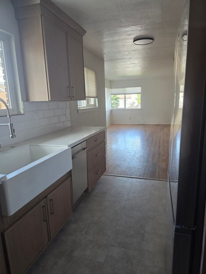 1227 S Arlington Ave - Photo 7 of 11
