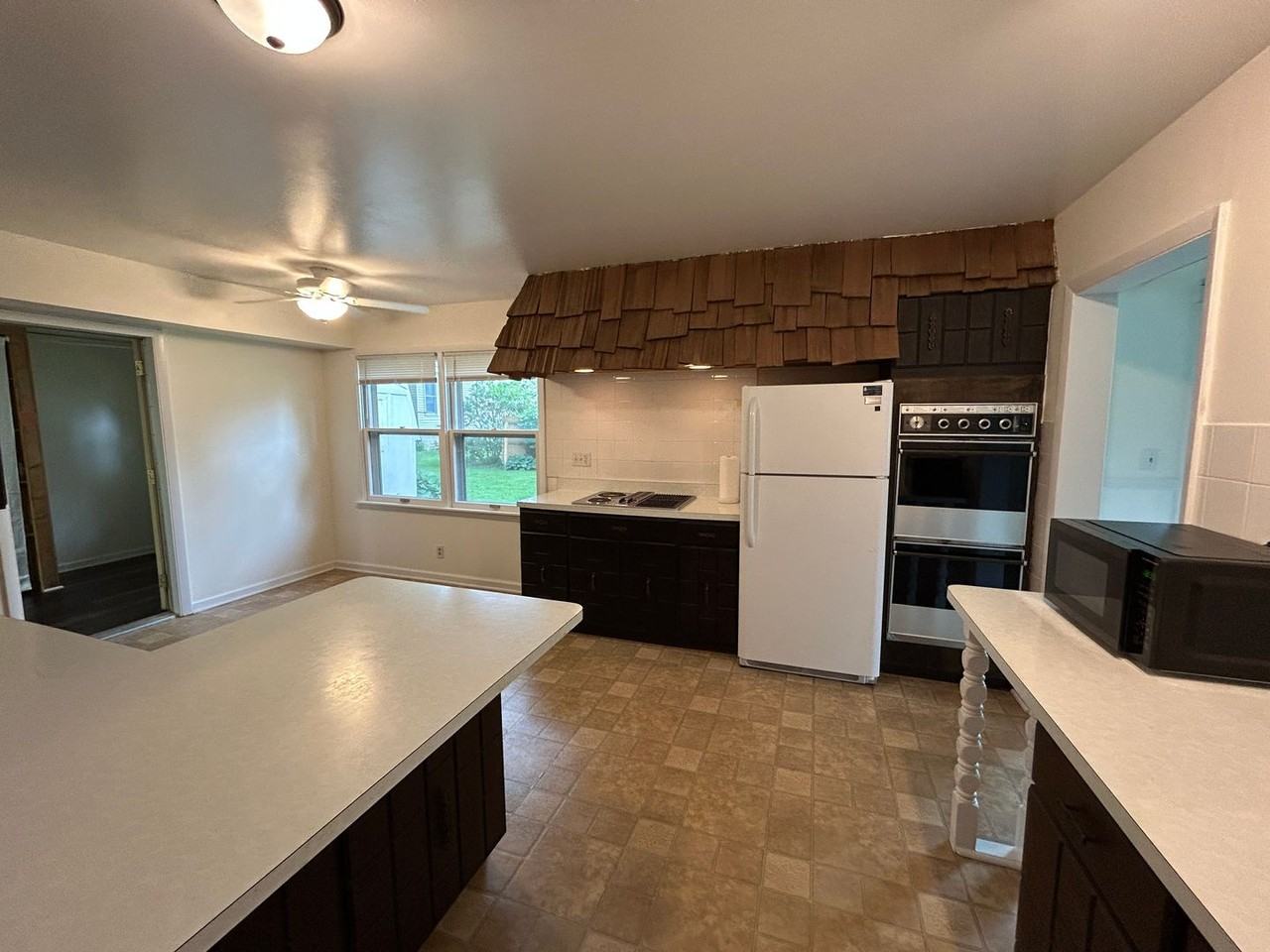 637 W Main St - Photo 3 of 17