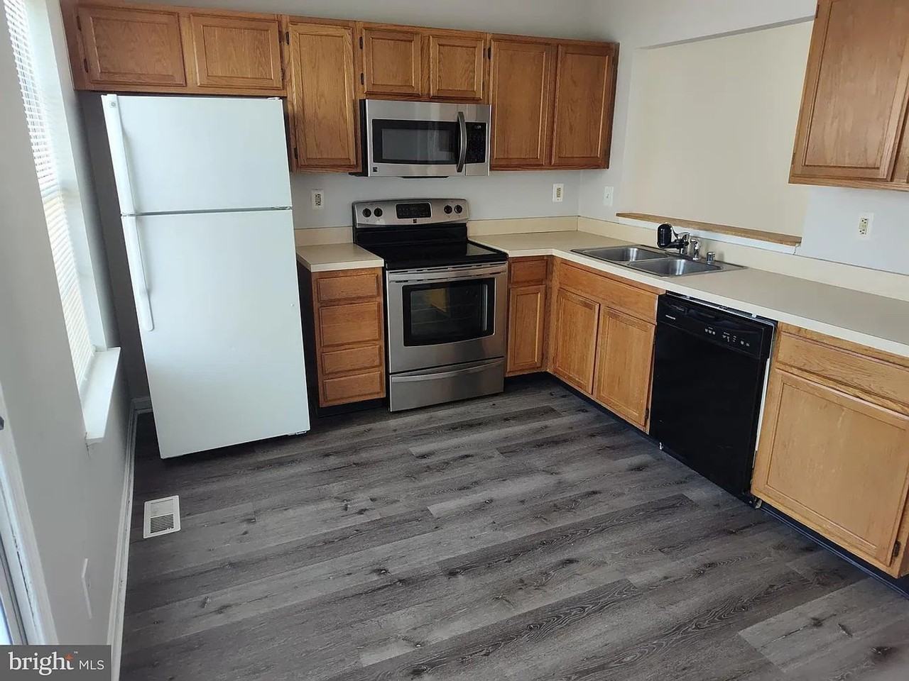 1424 1424 Saint Micheal Court - Photo 2 of 10