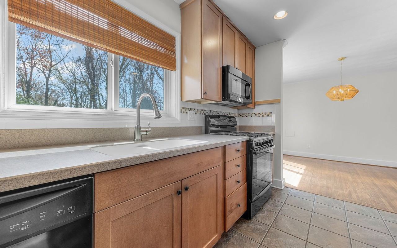 8212 Mona Ave - Photo 2 of 39