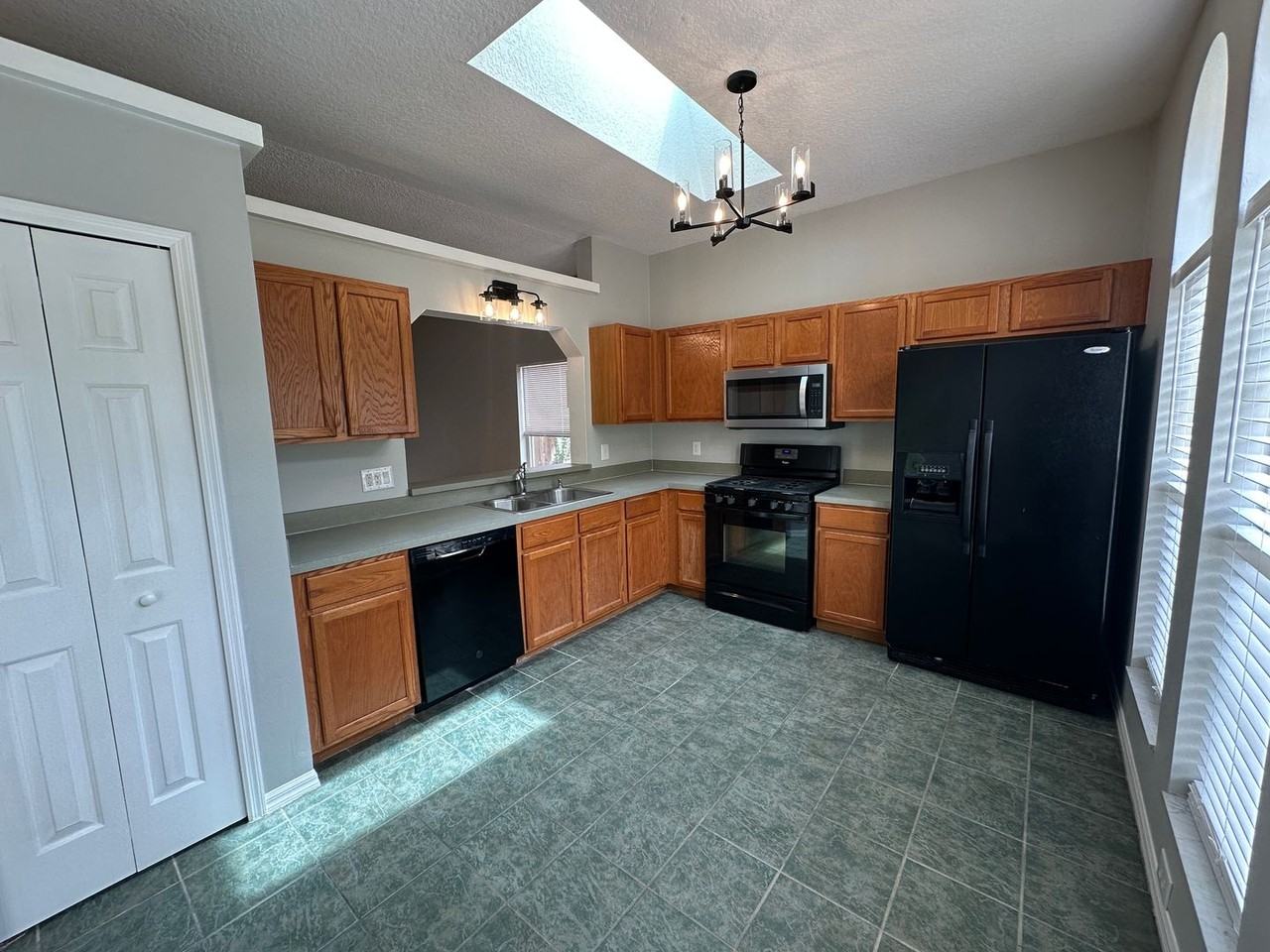 313 Heritage Estates Ln - Photo 3 of 11